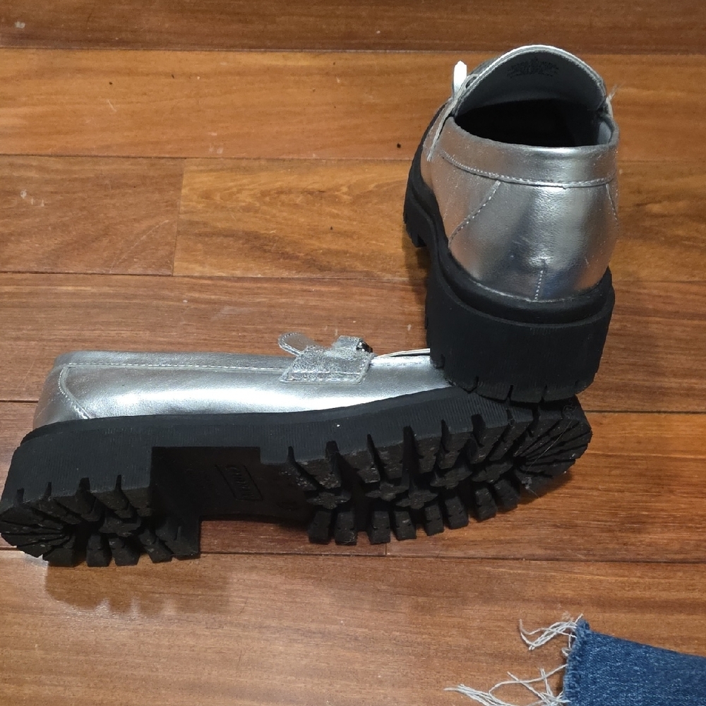 Silver Loafer - Picture 2 of 3